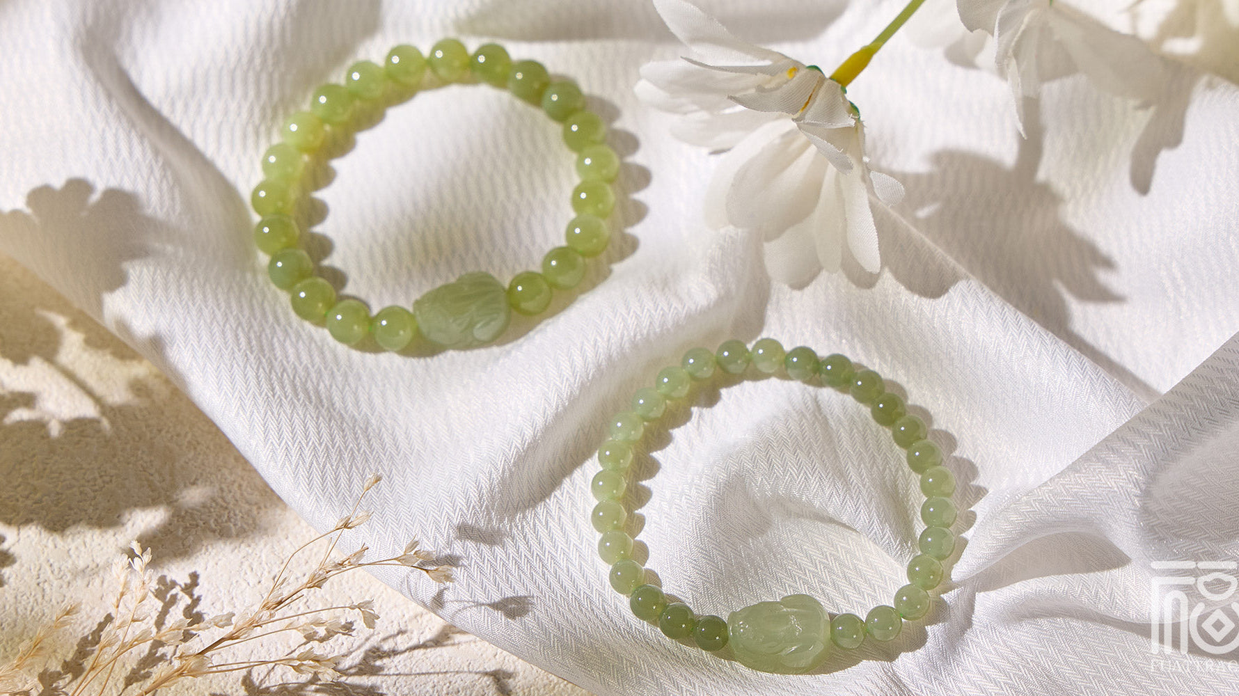 Green Gemstones: Complete Guide to Healing Powers and Spiritual Connections